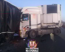 Karambol na A4! Ciężarówka w stoi w poprzek autostrady.
