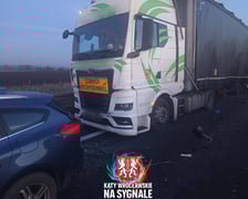 Karambol na A4! Ciężarówka w stoi w poprzek autostrady.