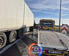 Aż trzy ciężarówki blokują autostradę, 16 stycznia 2026 r.