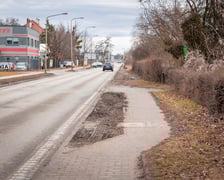 Ulica Awicenny, odcinek od torów kolejowych do Stanisławowskiej. Tu drogę rowerową wybuduje deweloper