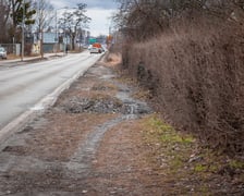 Ulica Awicenny, odcinek od torów kolejowych do Stanisławowskiej. Tu drogę rowerową wybuduje deweloper