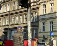 Wypadek  u zbiegu ulic Święto Wincentego i Trzebnickiej. Motocyklista został potrącony przez taksówkę