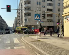 Wypadek  u zbiegu ulic Święto Wincentego i Trzebnickiej. Motocyklista został potrącony przez taksówkę