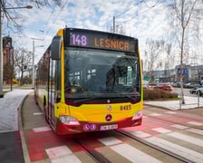 W poniedziałkowym popołudniowym szczycie autobusy omijały korki jadąc nowym odcinkiem trasy autobusowo-tramwajowej na Bardzkiej