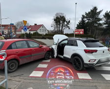 Uszkodzone samochody u zbiegu ul. Pilczyckiej  i ronda Bartoszewskiego, 28.03.2026 r.