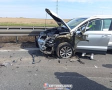 Kolizja trzech samochodów na odcinku autostrady A4 w pobliżu węzła Brzezimierz pod Wrocławiem - 10 kwietnia 2026 r.