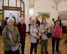 <p>Zwiedzanie sali sesyjnej Rady Miejskiej Wrocławia oraz gabinetu prezydenta Wrocławia w Noc Muze&oacute;w</p>
