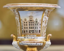 <p>Wystawę &bdquo;Śląskie weduty na porcelanie&rdquo; obejrzymy do 30 września</p>