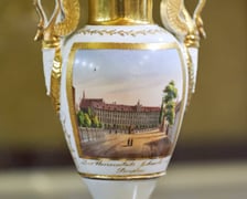 <p>Waza z obrazem Uniwersytetu Wrocławskiego</p>