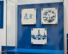 <p>Wystawa &bdquo;Płytki, flizy, tafelki. Ceramiczne intermezza&rdquo; do 30 września w holu i w skarbcu Muzeum Narodowego</p>