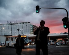 Jedna z prac brazylijskiego fotografa ulicznego Gustavo Minasa, która można obejrzeć na wystawie w Galerii ZPAF