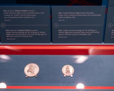 <p>Wystawa &bdquo;Medalierstwo 1700-1799 w zbiorach Muzeum Narodowego we Wrocławiu&rdquo; potrwa do 30 sierpnia &ndash; medal&nbsp;z okazji 76. urodzin oraz 50-lecia pracy we wrocławskiej radzie miejskiej na cześć Johanna Sigismunda von Haunolda (1634&ndash;1711)</p>