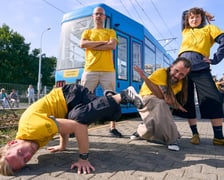<p>Wrocławscy tancerze zapowiadają Polską Platformę Tańca specjalnym performansem</p>