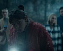 Kadr z serialu "Pewnego razu na krajowej jedynce" Netflixa