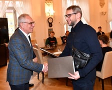 <p>Uroczystość przyznania stypendi&oacute;w Prezydenta Wrocławia dla artyst&oacute;w, 10.01.2023, laureat Ryszard Lubieniecki</p>