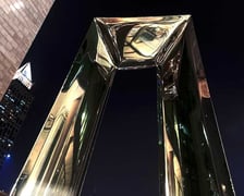 Instalacja Oskara Zięty w Dubaju