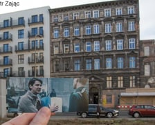<p><span style="color: #050505; font-family: 'Segoe UI Historic', 'Segoe UI', Helvetica, Arial, sans-serif; font-size: 15px;">Film "Most szpieg&oacute;w" (Bridge of Spies), reż. Steven Spielberg. Na zdjęciu Will Rogers jako Frederic Pryor przy ulicy Kurkowej we Wrocławiu.</span></p>