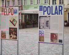 Na zdjęciu plansze z wystawy ,,Wyprodukowano we Wrocławiu. Przemysłowe marki Wrocławia po 1945 roku