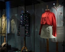 <p>Wystawa poświęcona modzie stanu wojennego i dekadzie lat 80. w Muzeum Narodowym we Wrocławiu</p>