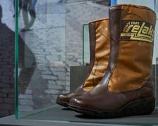 <p>Wystawa poświęcona modzie stanu wojennego i dekadzie lat 80. w Muzeum Narodowym we Wrocławiu</p>