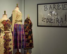 <p>Wystawa poświęcona modzie stanu wojennego i dekadzie lat 80. w Muzeum Narodowym we Wrocławiu</p>