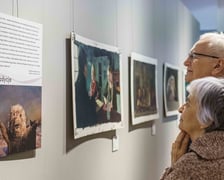 <p>Wystawa obraz&oacute;w-klatek filmowych z &bdquo;Chłop&oacute;w&rdquo; Doroty Kobieli-Welchman i Hugh Welchmana w Pałacu Kr&oacute;lewskim</p>