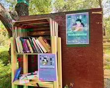 <p>Punkt bookcrossingowy&nbsp; w Chillout na Gaju</p>