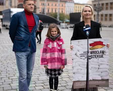 <p>Mariusz Dziubek, ośmioletnia Matylda, kt&oacute;ra wystąpi podczas koncertu 4 października w rynku i Agata Dzikowska&nbsp;</p>