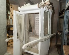 <p>Lektyka, kt&oacute;rej używała Dona Inez Moro w &bdquo;Rękopisie znalezionym w Saragossie&rdquo;</p>