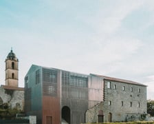 <p>Rozbudowa klasztoru św Franciszka w Sainte Lucie de Tallano na Korsyce</p>