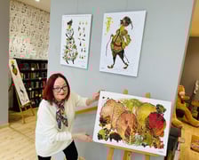 Przygotowania do wystawy prac Elżbiety Wodały