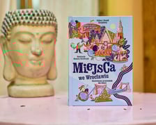<p>Celina i Kamil Karpińscy, &bdquo;Miejsca we Wrocławiu. Ilustrowany przewodnik dla dzieci&rdquo;, Wydawnictwo Magiczne</p>