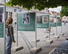 Wystawa poświęcona Oldze Boznańskiej przy ulicy Świdnickiej we Wrocławiu