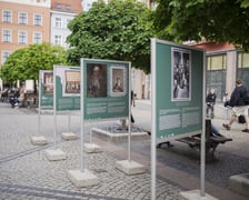 Wystawa poświęcona Oldze Boznańskiej przy ulicy Świdnickiej we Wrocławiu