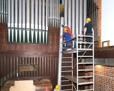 <p>Demontaż piszczałek organ&oacute;w w katedrze wrocławskiej</p>
