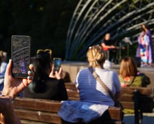 <p>Koncert z cyklu Muzyczne Parki Wrocławia - Sępolno, Emose Uhunmwangho, 24 sierpnia</p>