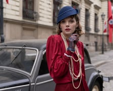 <p>Serial &bdquo;Breslau&rdquo; kręcono we Wrocławiu &ndash; tu bohaterka na ulicy Szajnochy&nbsp;</p>