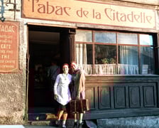 <p>Eliza Głowicka-Wolska z Morgane Polański na planie filmu &bdquo;Skarbek&rdquo; w Bystrzycy Kłodzkiej</p>