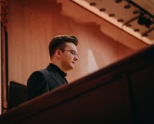 <p>Piotr Alexewicz podczas przesłuchań XIX Międzynarodowego Konkursu Pianistycznego im. Fryderyka Chopina w Filharmonii Narodowej</p>