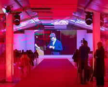 <p>Strefa Melomana Konkursu Chopinowskiego w specjalnym pawilonie na pl. Społecznym przed dawnym Impartem&nbsp;</p>