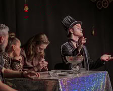 <p>Na zdjęciu aktorzy Teatru Ekstrawersja w spektaklu &bdquo;Tango&rdquo; Sławomira Mrożka</p>