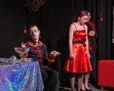 <p>Na zdjęciu aktorzy Teatru Ekstrawersja w spektaklu &bdquo;Tango&rdquo; Sławomira Mrożka</p>