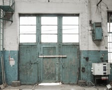 <p>Wnętrza hali po Kraftpoście na Kolejowej</p>