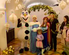 <p>Podczas wystawy &bdquo;Magia Świąt Royal Christmas&rdquo; można się r&oacute;wnież sfotografować z bohaterami &bdquo;Krainy Lodu&rdquo;</p>