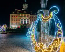 <p>Przepiękna wystawa &bdquo;Magia Świąt Royal Christmas&rdquo; w przestrzeniach Zamku Książ potrwa do 6 stycznia</p>