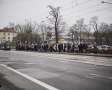 <p>Akcja &bdquo;Wrocław czyta&rdquo; w specjalnym BookTramie, w kt&oacute;rym rozdawano wrocławianom książki&nbsp;</p>