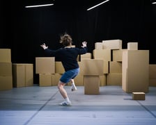 <p>Na zdjęciu Kamila Chruściel jako bohaterka w spektaklu &bdquo;Baaach!&rdquo;</p>