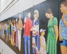 <p>Poliptyk &bdquo;Za czym kolejka ta stoi&rdquo; Mariana Wiekiery w Galerii ODSK &bdquo;Piast&rdquo;&nbsp;</p>