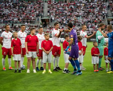 Ultimate Legends Night Wrocław 2026. Polskie legendy i światowe gwiazdy futbolu zmierzyły się 27 maja na boisku Tarczyński Arena Wrocław