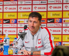 <p>Robert Lewandowski podczas konferencji prasowej na Tarczyński Arenie, 28.05.2026</p>